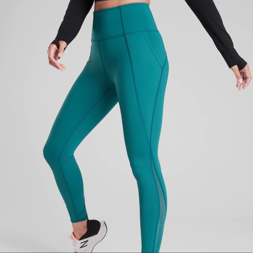 Athleta Pocket Lightning 7/8 Tight in SuperSonic